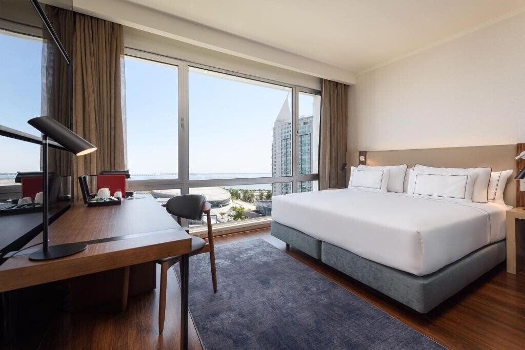 Фото Melia Lisboa Oriente 4*