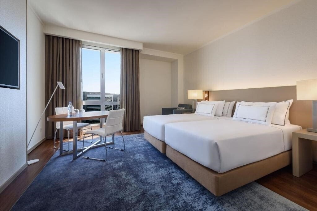 Территория Melia Lisboa Oriente 4*
