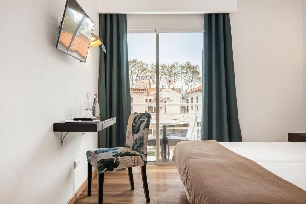 Картинка White Waters 3*