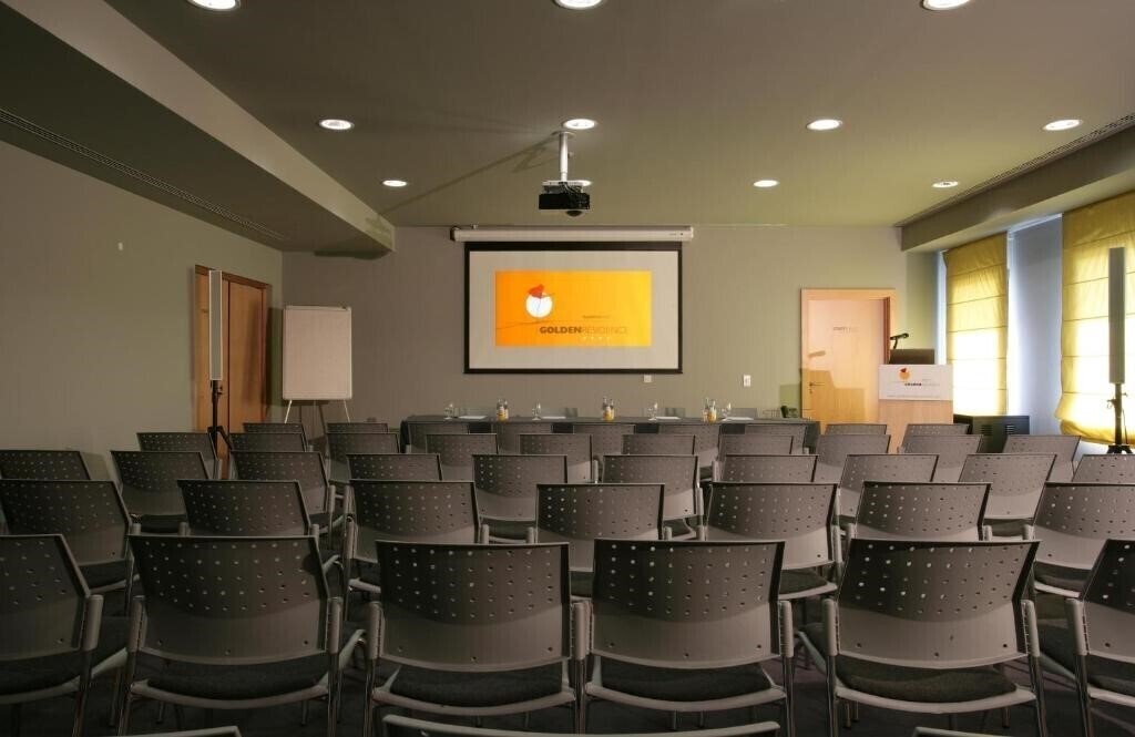 Апартаменты Golden Residence 4*