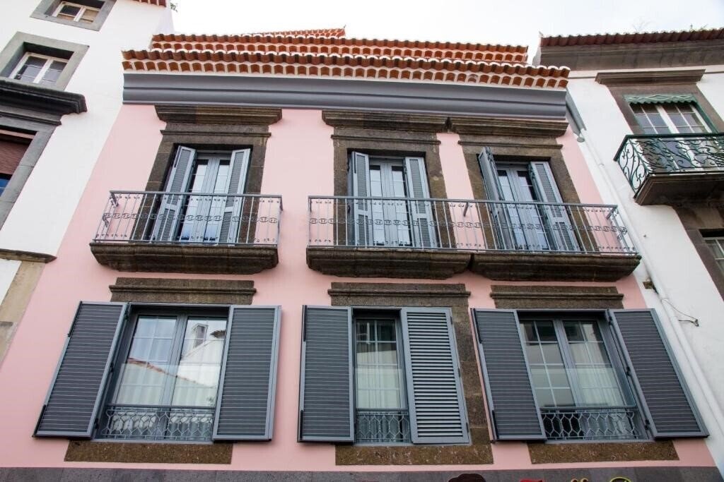 Отель Apartamentos Funchal by Petit Hotels 2*