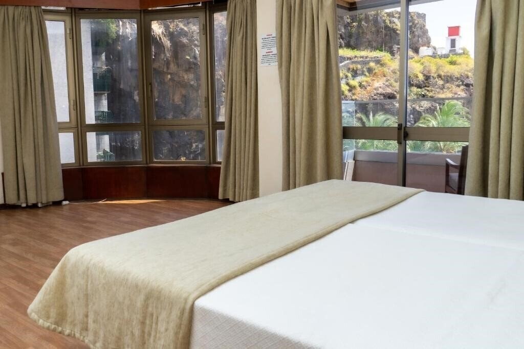 Картинка Flag Hotel Madeira - Ribeira Brava 3*