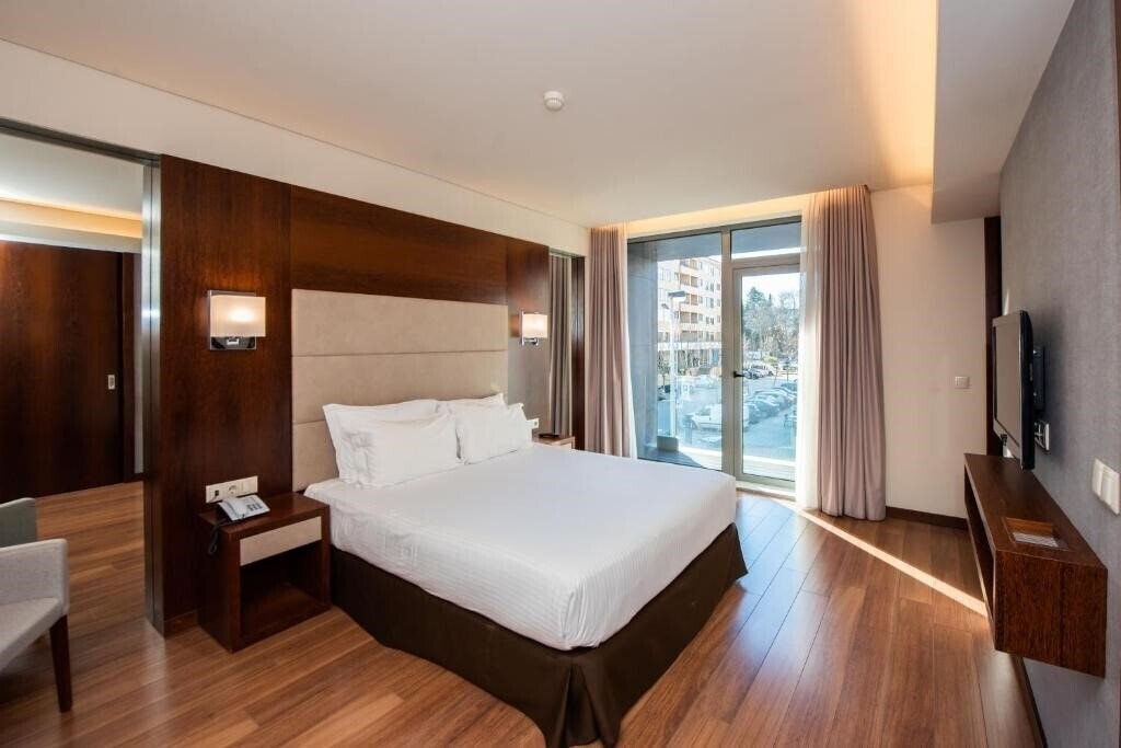 Готель Eurostars Oporto 4*