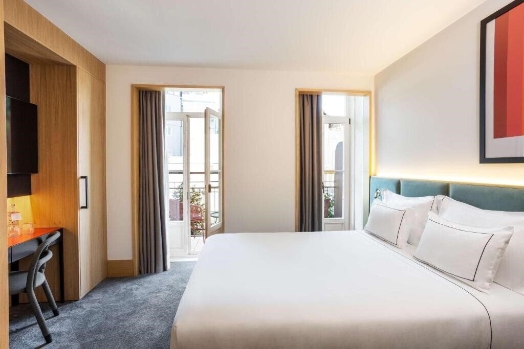 Готель Arts Tapestry Collection by Hilton 4*