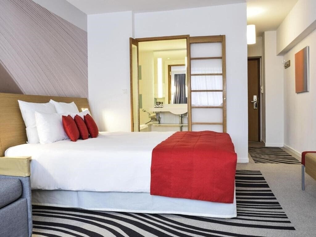 Апартаменты Novotel Bucharest City Centre 4*
