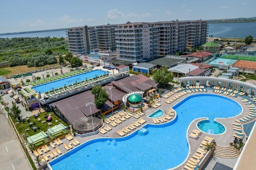 Отель Phoenicia Luxury 4*