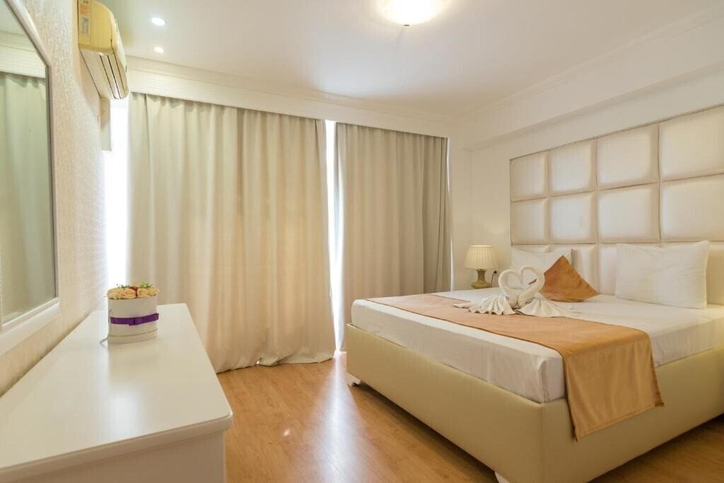 Апартаменты Phoenicia Holiday Resort 4*