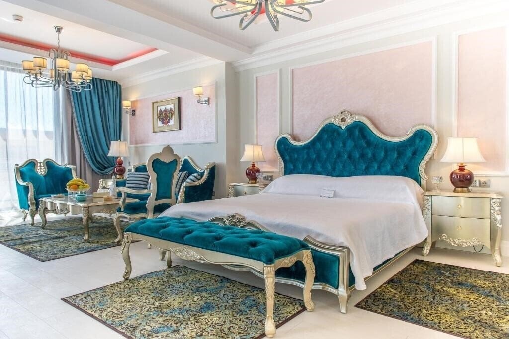 Отель Phoenicia Royal 5*