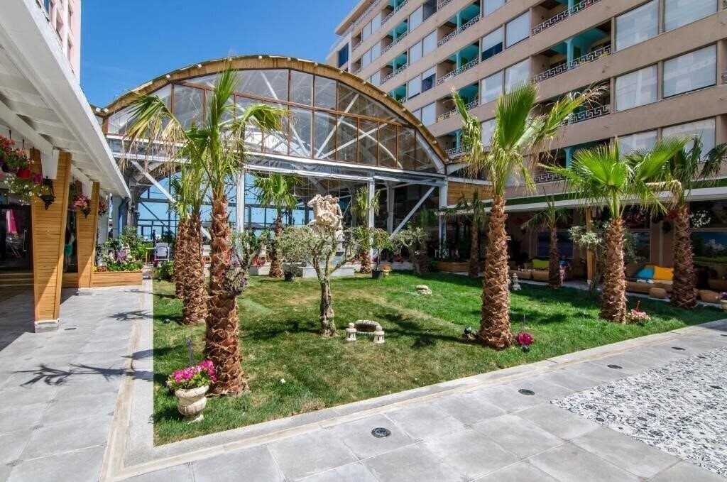 Территория Phoenicia Royal 5*