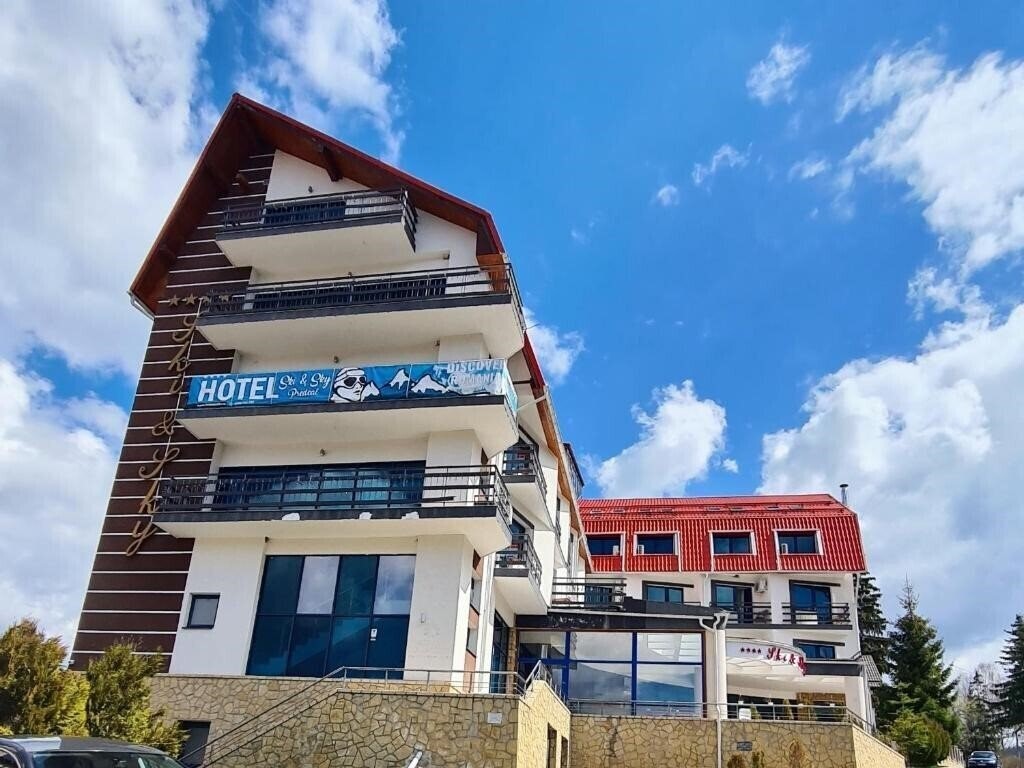 Отель Hotel Ski & Sky 4*