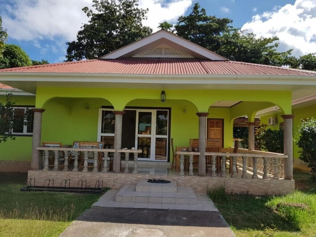 Готель La Passe Holiday Villa вилла