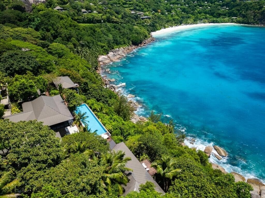 Территория Four Seasons Resort Seychelles 5*