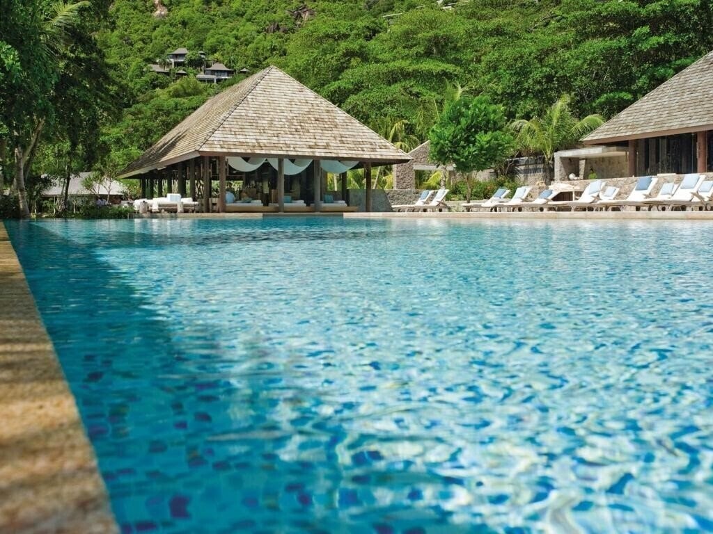 Вид Four Seasons Resort Seychelles 5*