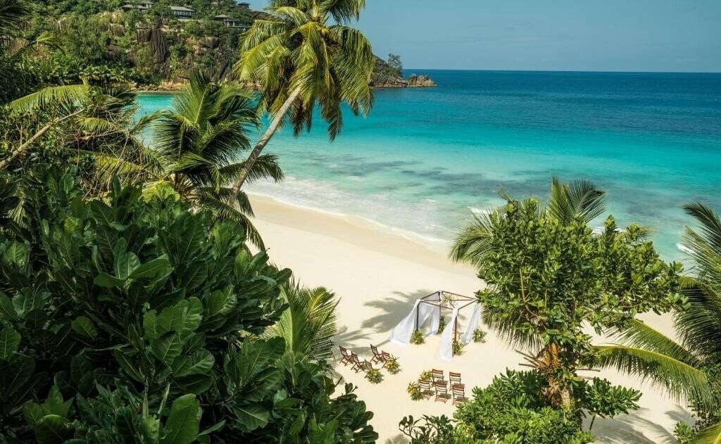 Территория Four Seasons Resort Seychelles 5*