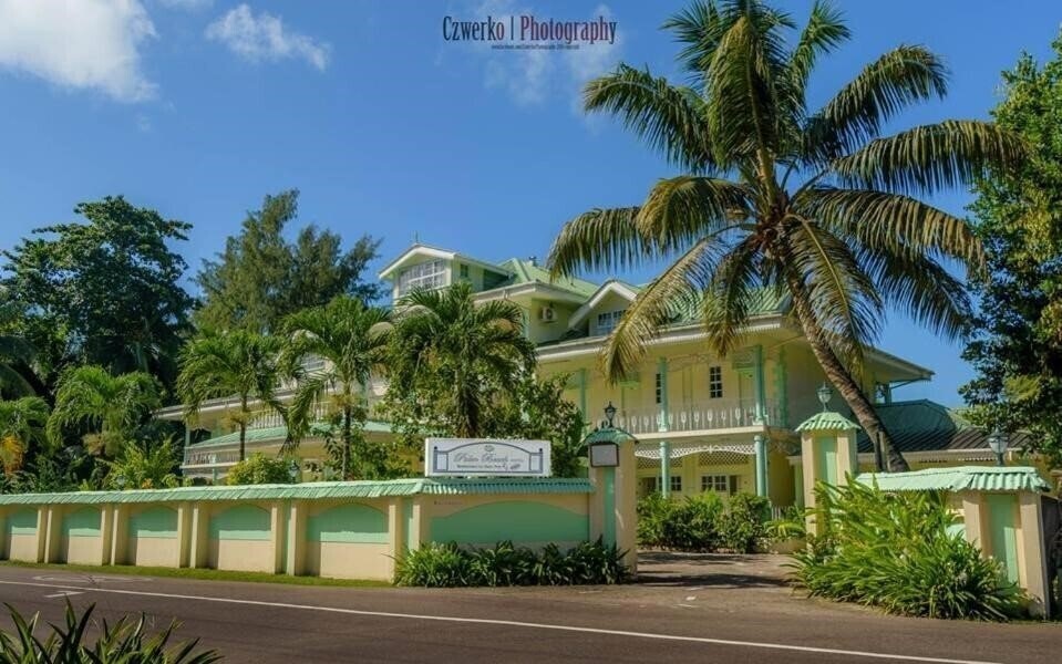 Апартаменты Palm Beach Hotel 3*