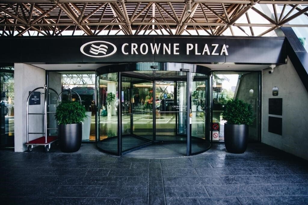 Апартаменты Crowne Plaza 4*