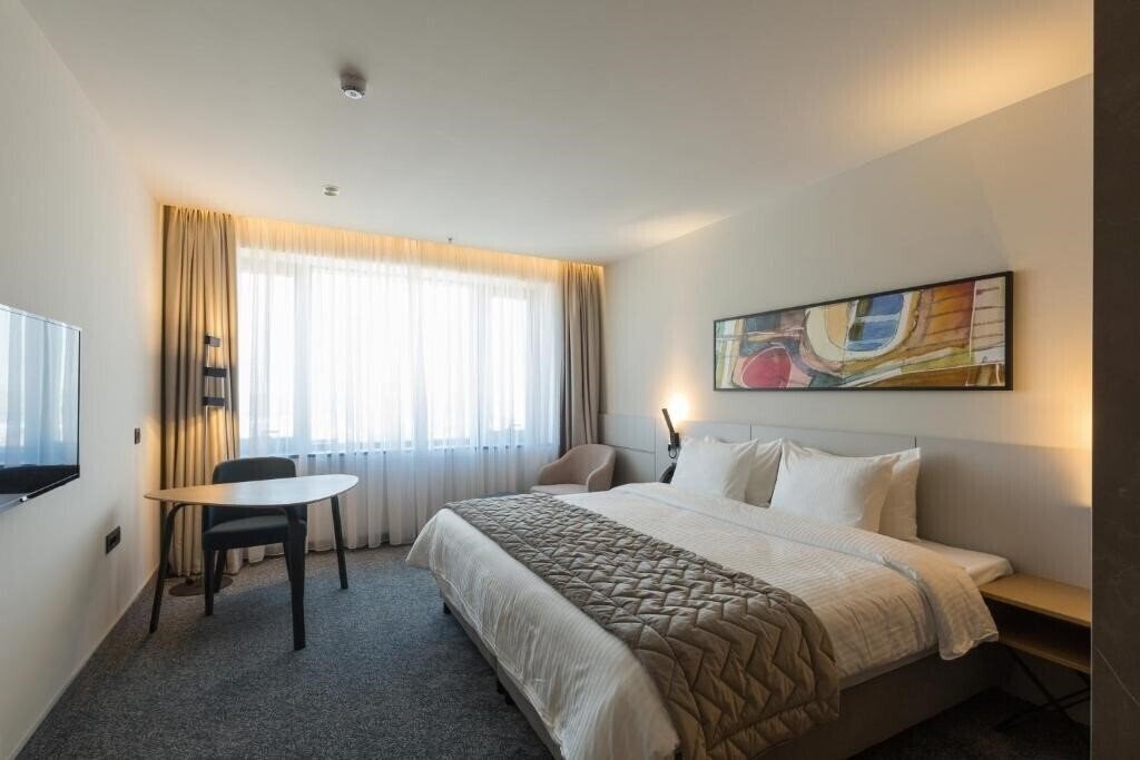 Панорама Mona Plaza 4*