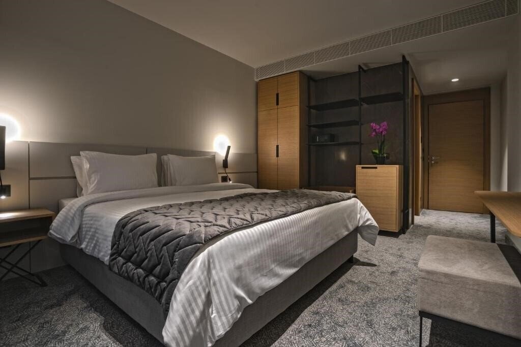 Готель Mona Plaza 4*