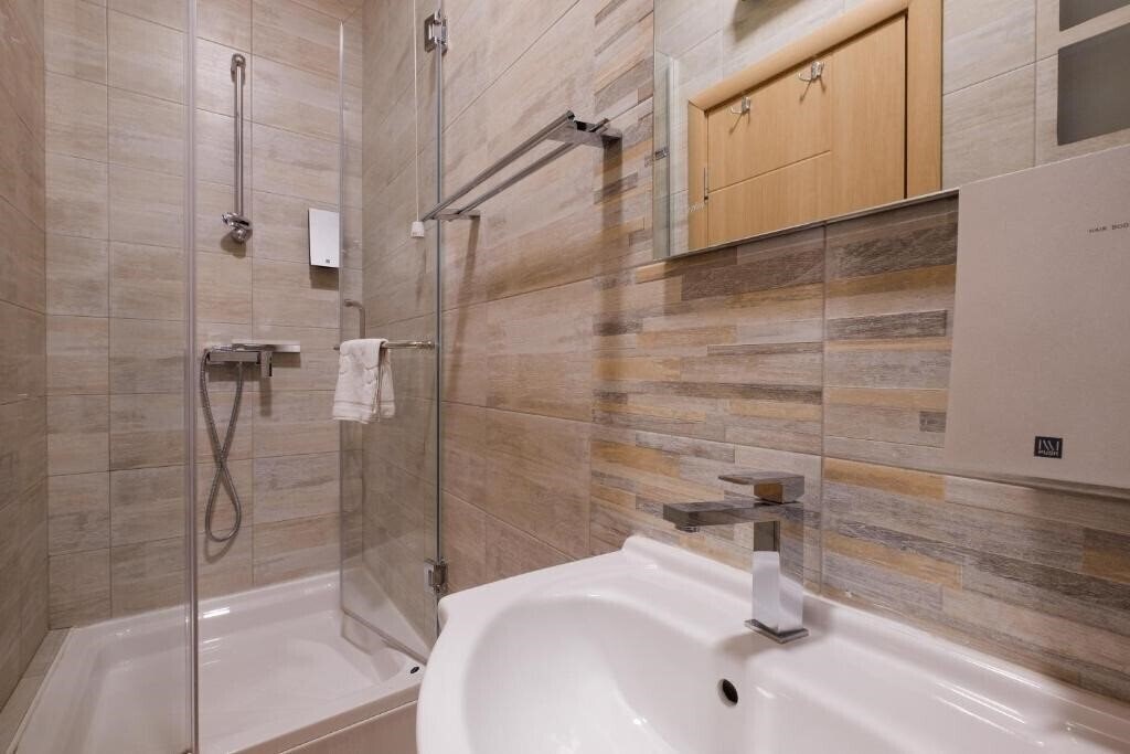 Панорама Airport Garni Hotel Belgrade 1*