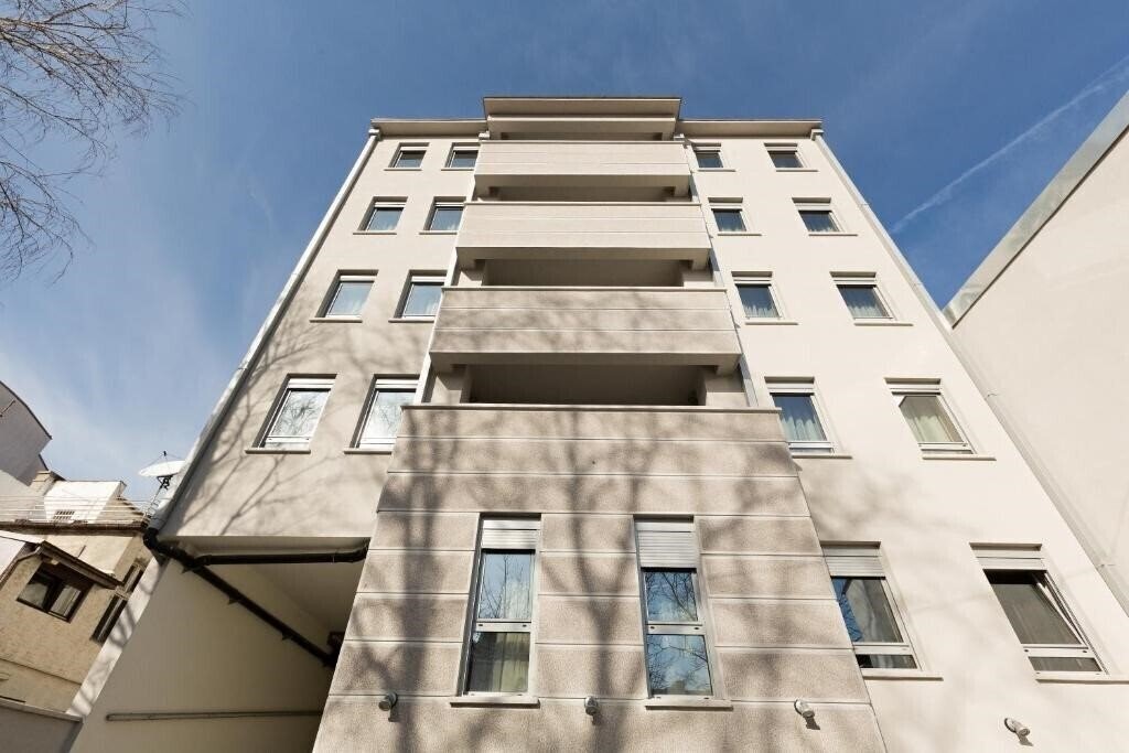 Готель Hotel Tesla 4*