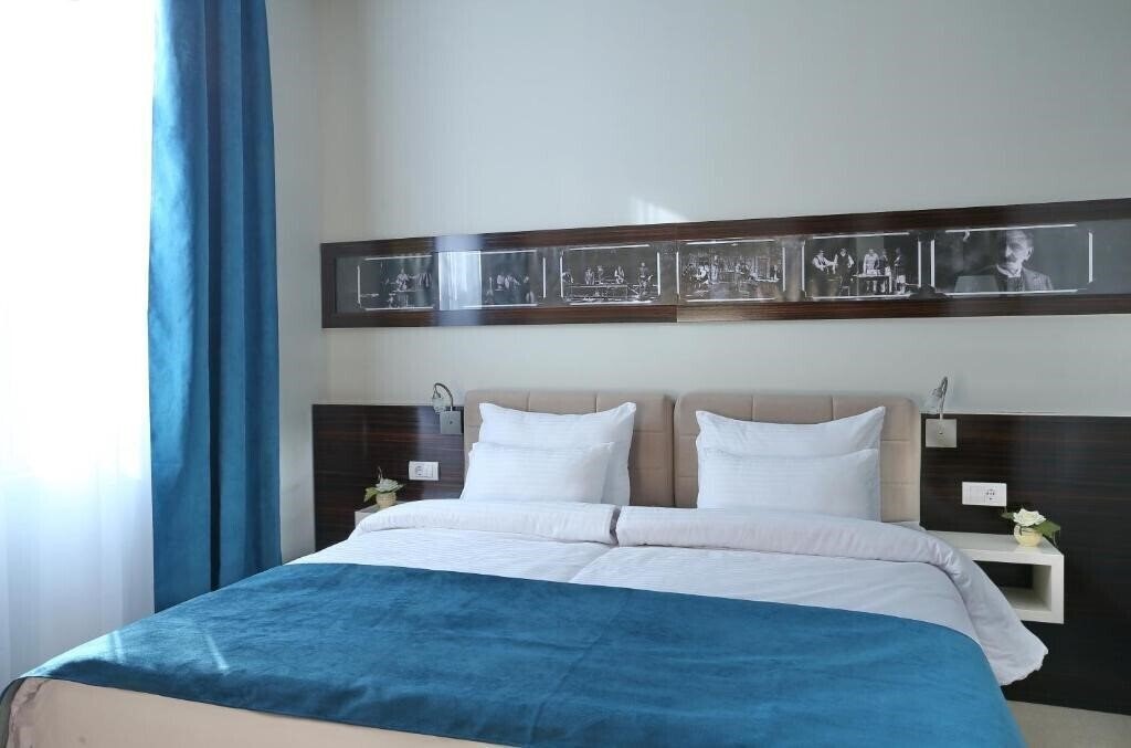 Апартаменты Theatre 4*