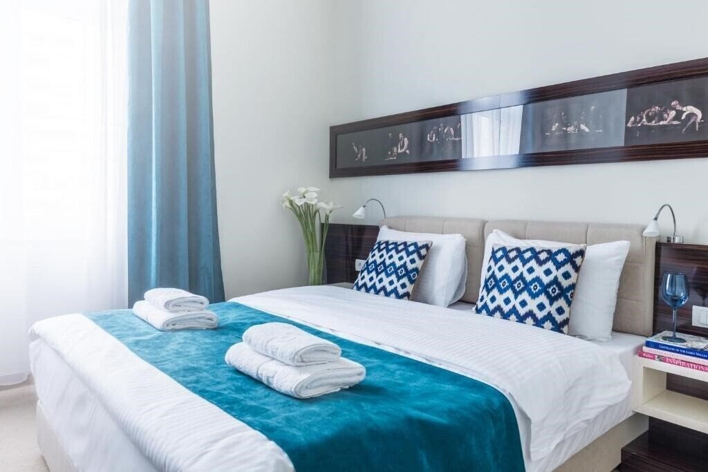 Изображение Theatre 4*