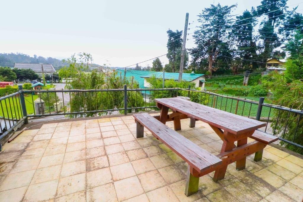 Территория Alpine Hotel 3*