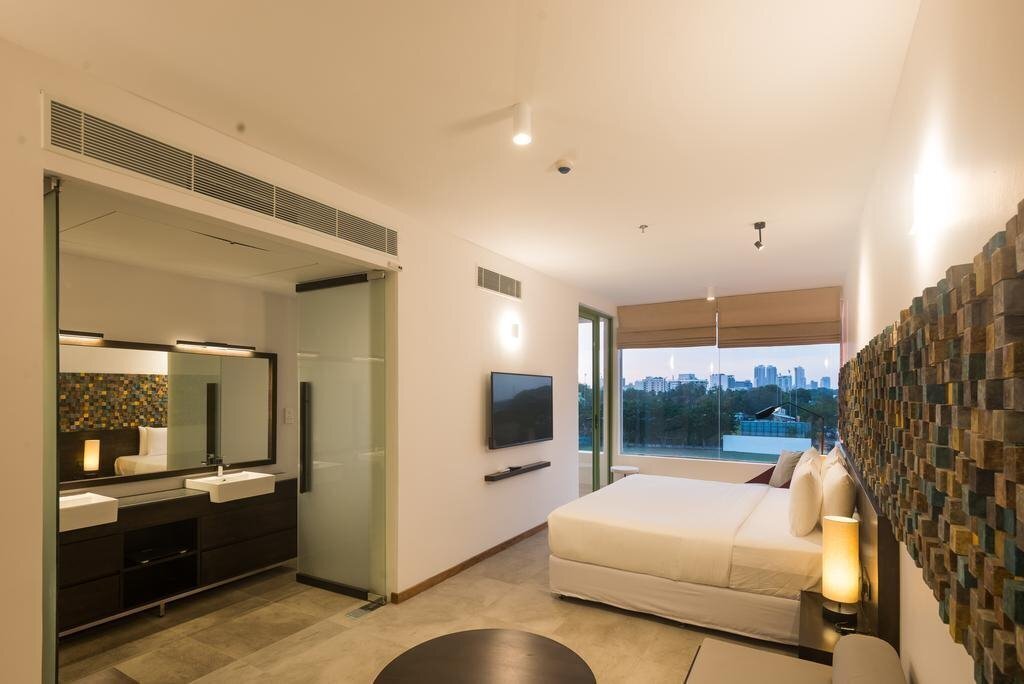 Панорама Me Colombo 4*