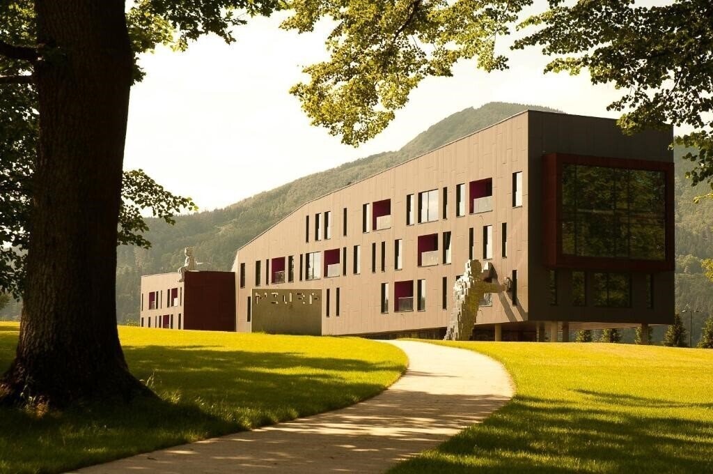 Вид Miura Dutch Edge Hotel 3*