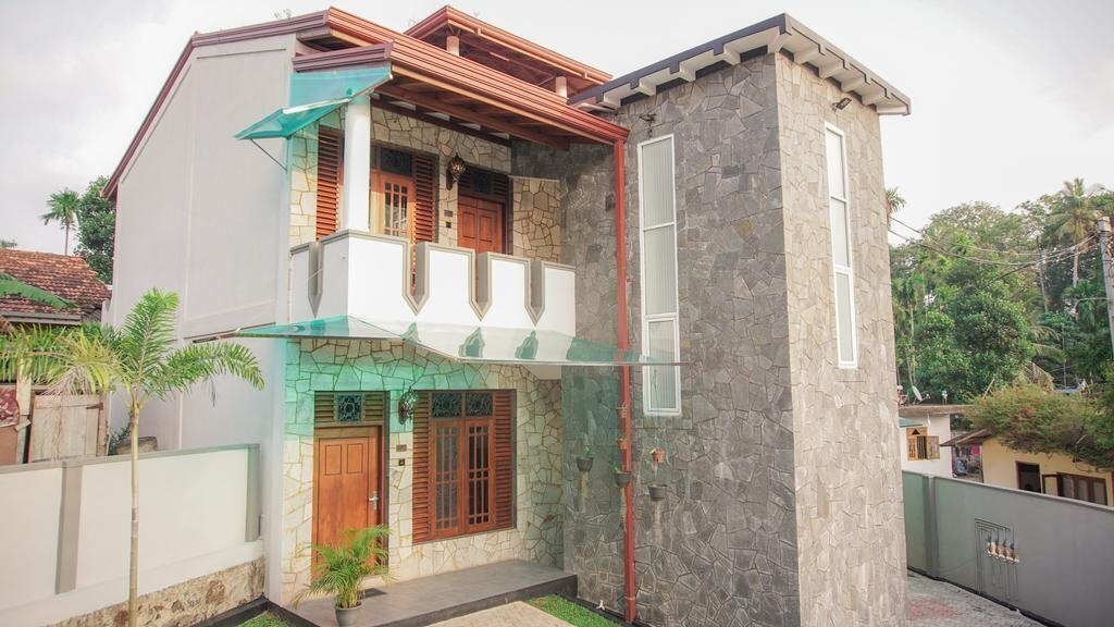 Апартаменти Moon Villa 1*