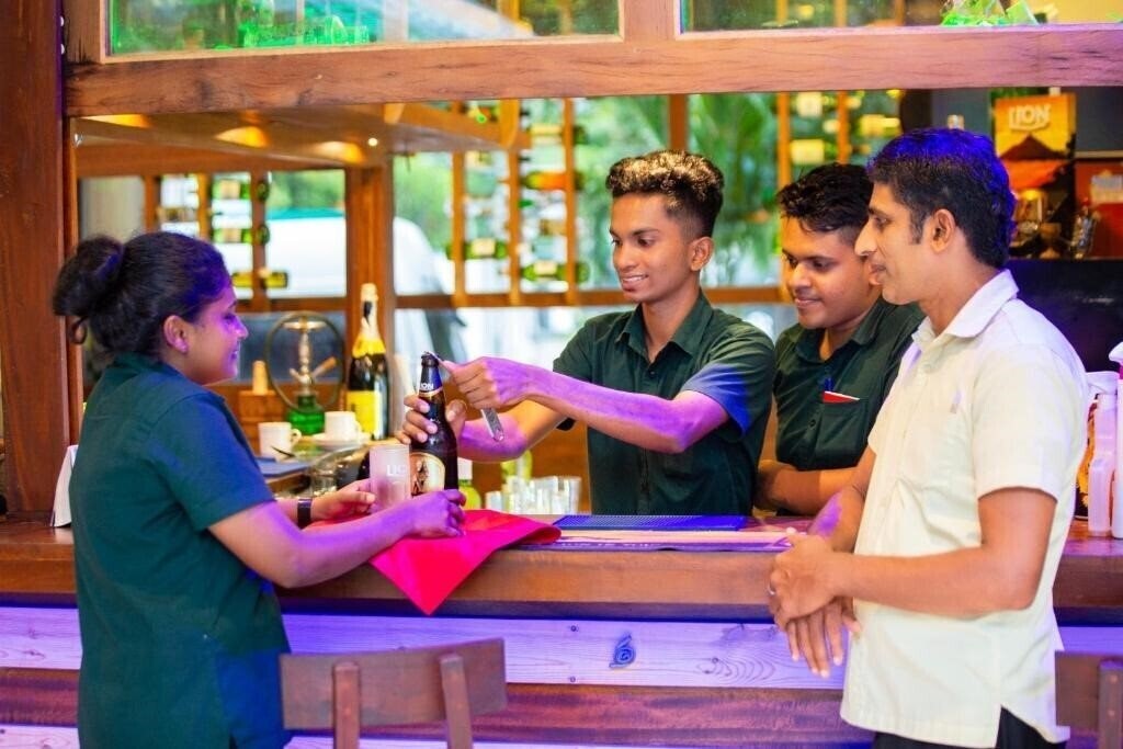 Территория The Mangrove Cave Hotel 2*