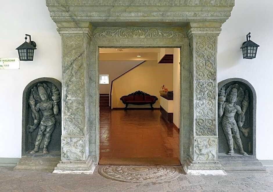 Изображение Warahena Beach Hotel 3*