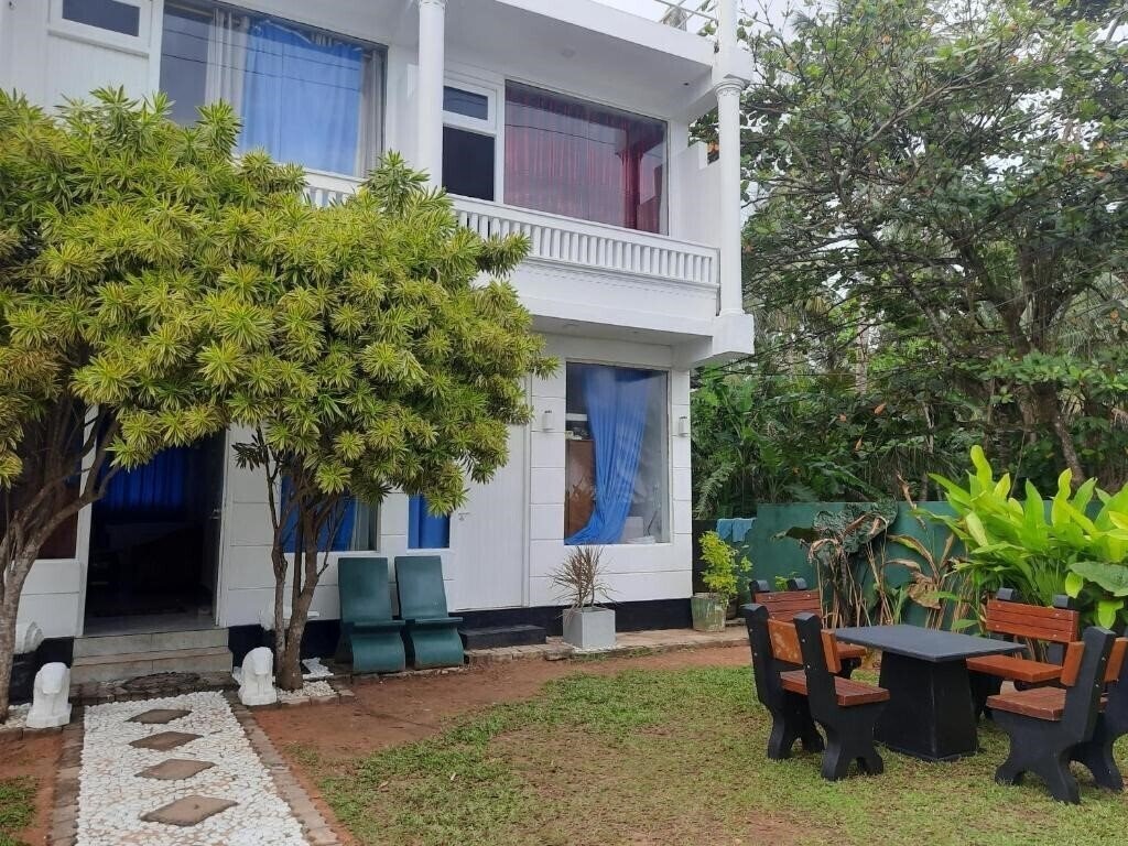 Отель New White Surfing Habaraduwa 1*