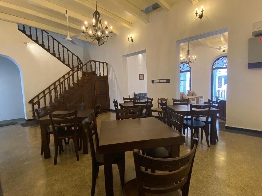 Панорама Arches Fort 2*