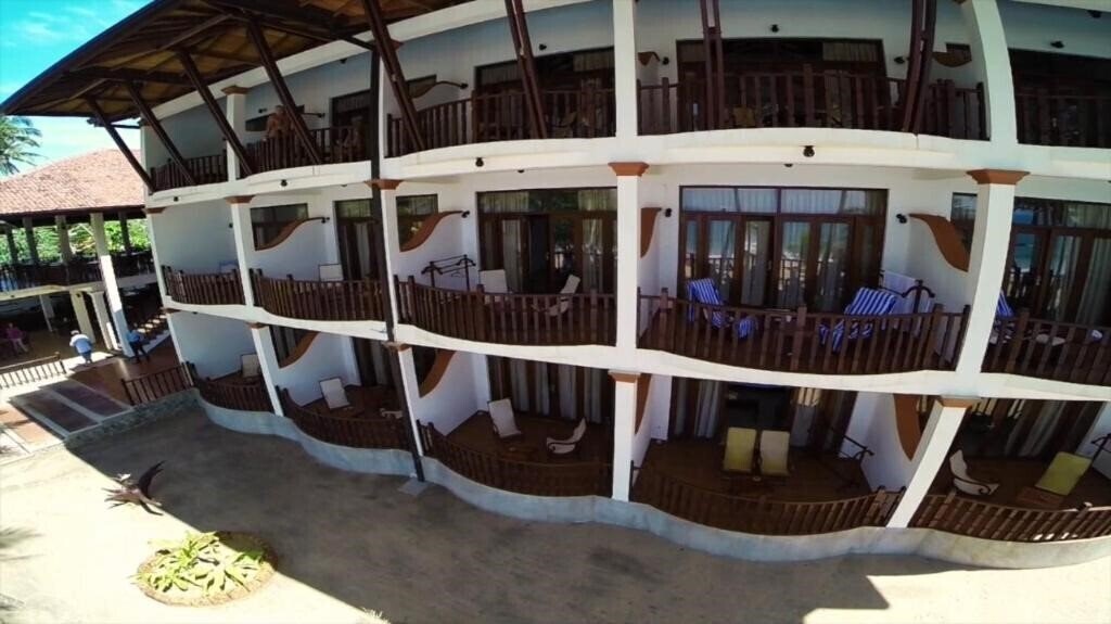 Апартаменти Whispering Palms 3*