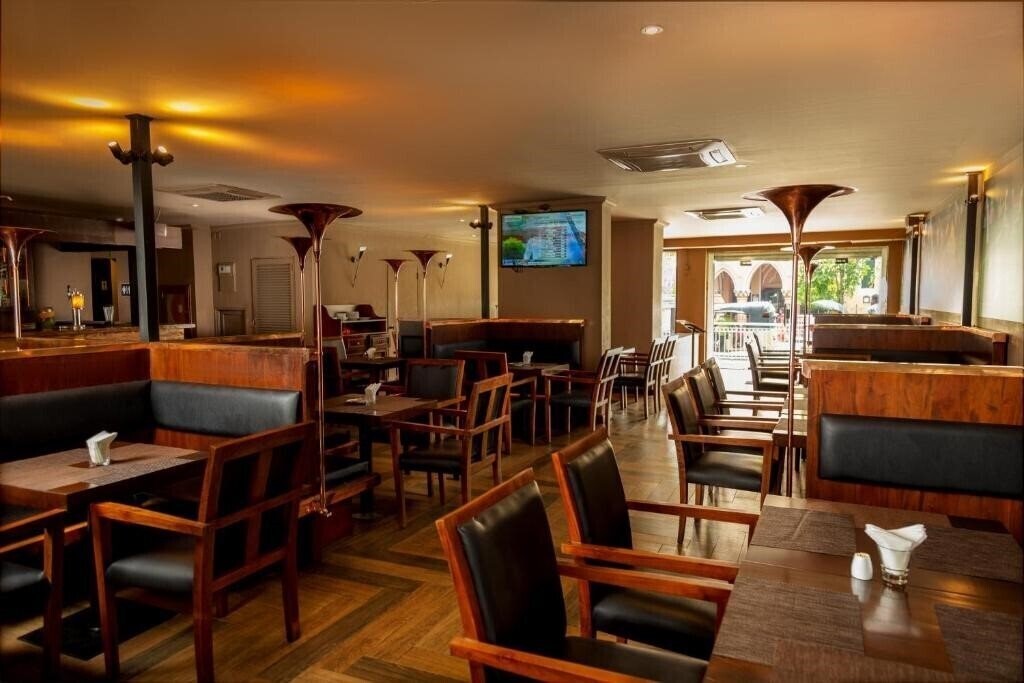 Территория Kandy City Hotel 3*