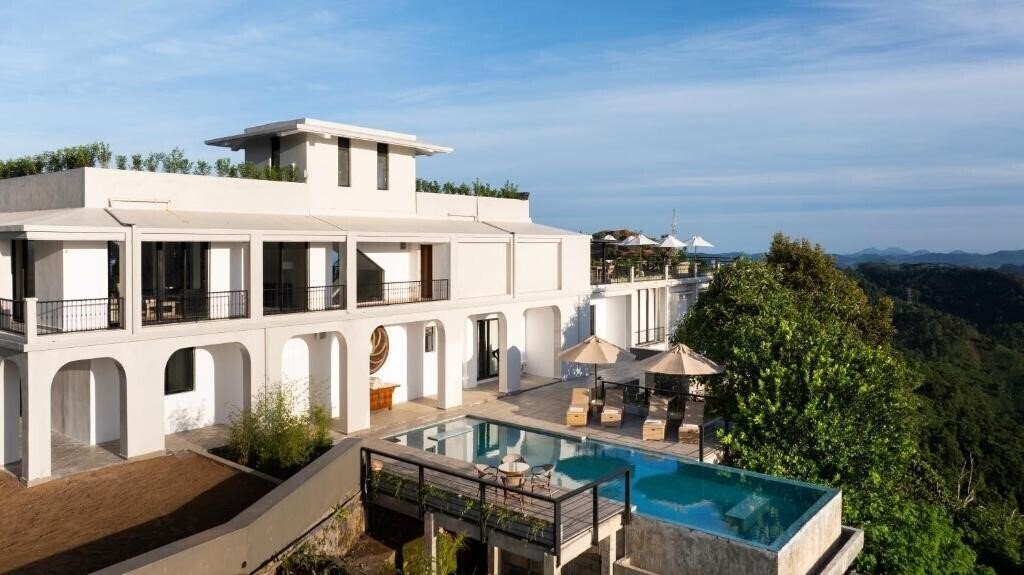 Вид W15 Ambuluwawa 5*