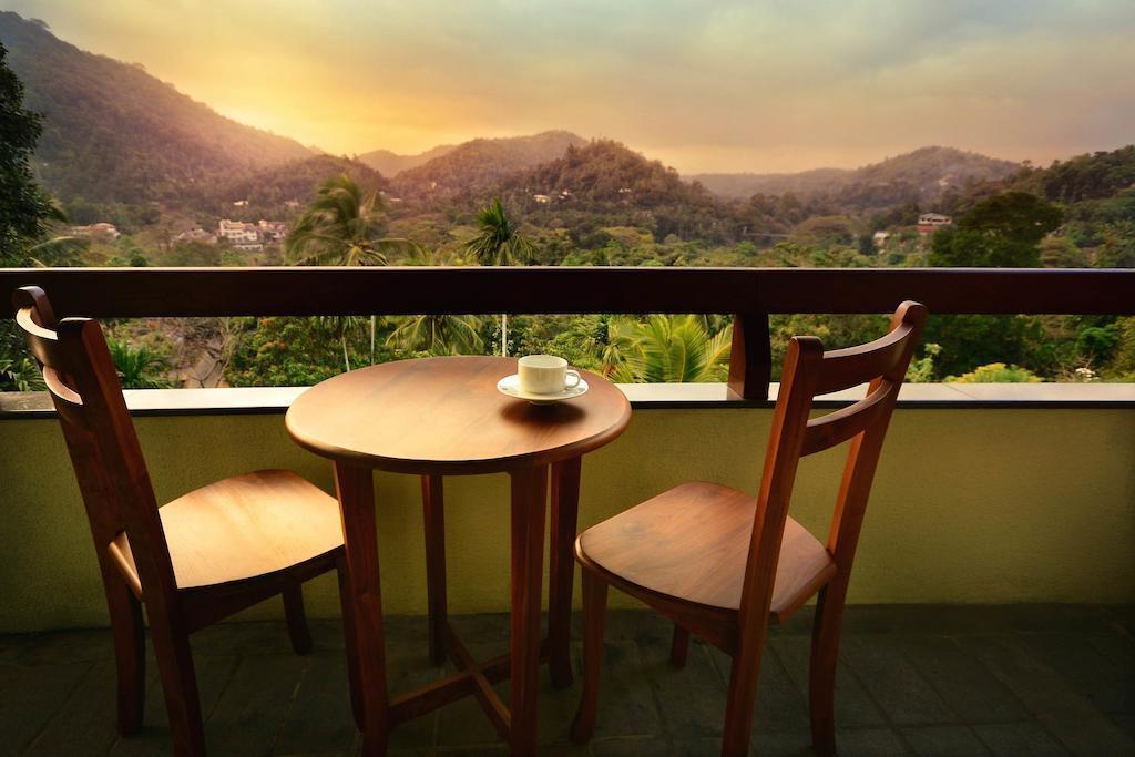 Апартаменти Earls Regency 4*