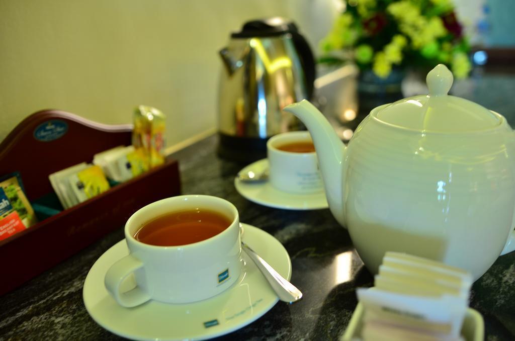 Панорама Earls Regency 4*