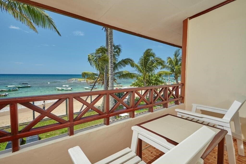 Панорама Coral Sands Hotel 3*