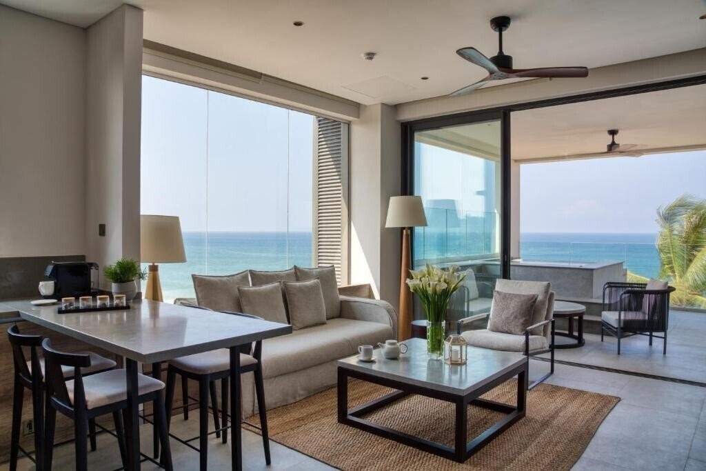 Отель Crystal Sands 5*