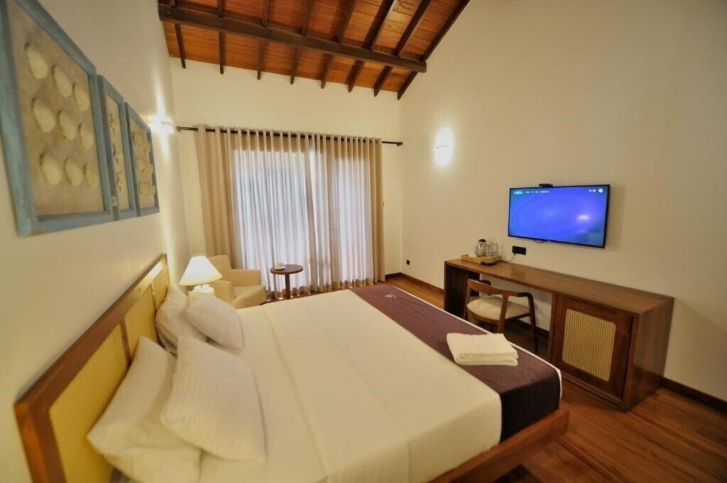 Панорама Tantalize Beach Resort 3*