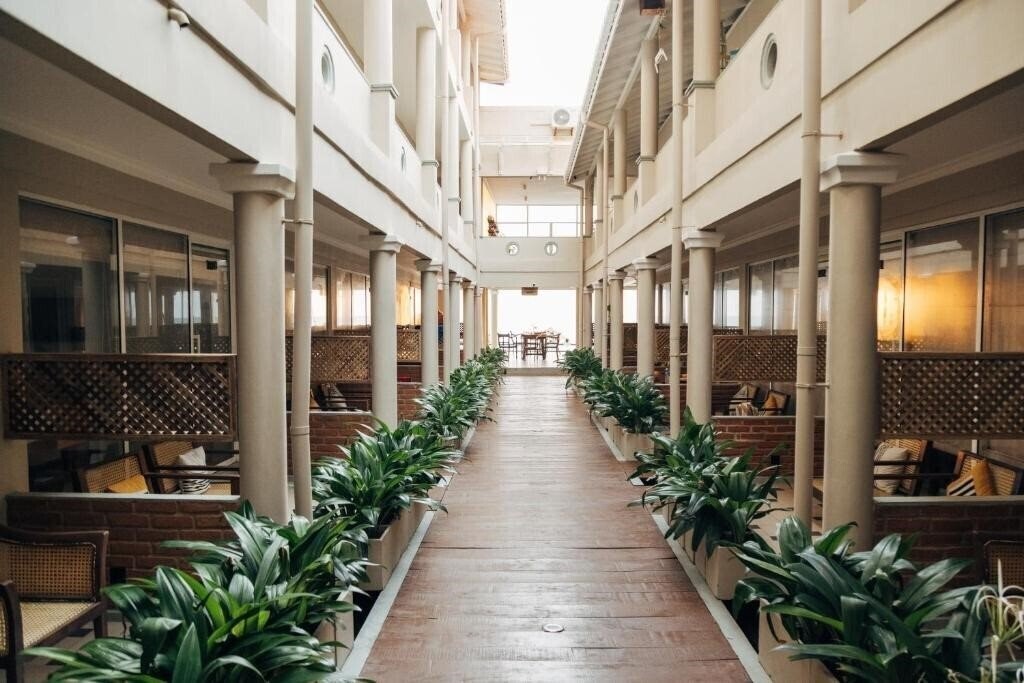 Вид Neevana Boutique Hotel Hikkaduwa 4*