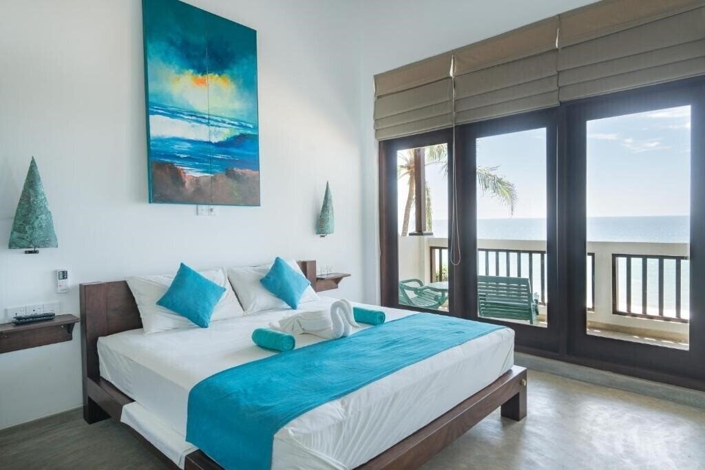 Фото At Ease Beach Hotel 3*