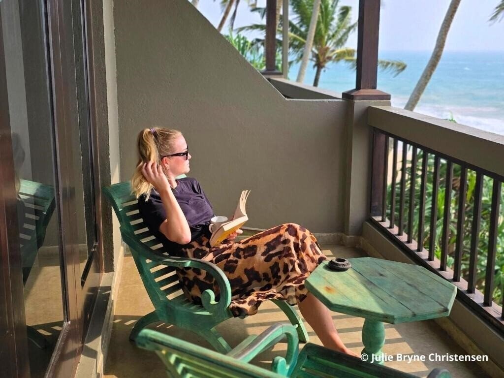 Панорама At Ease Beach Hotel 3*