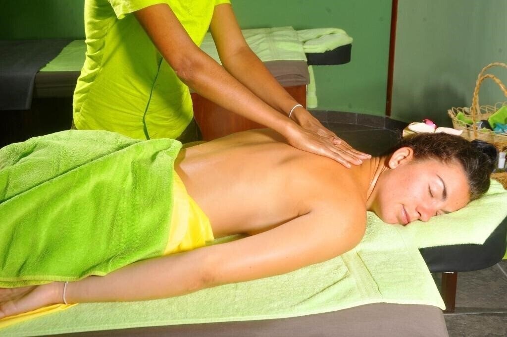 Апартаменты The Beach Cabanas 4*