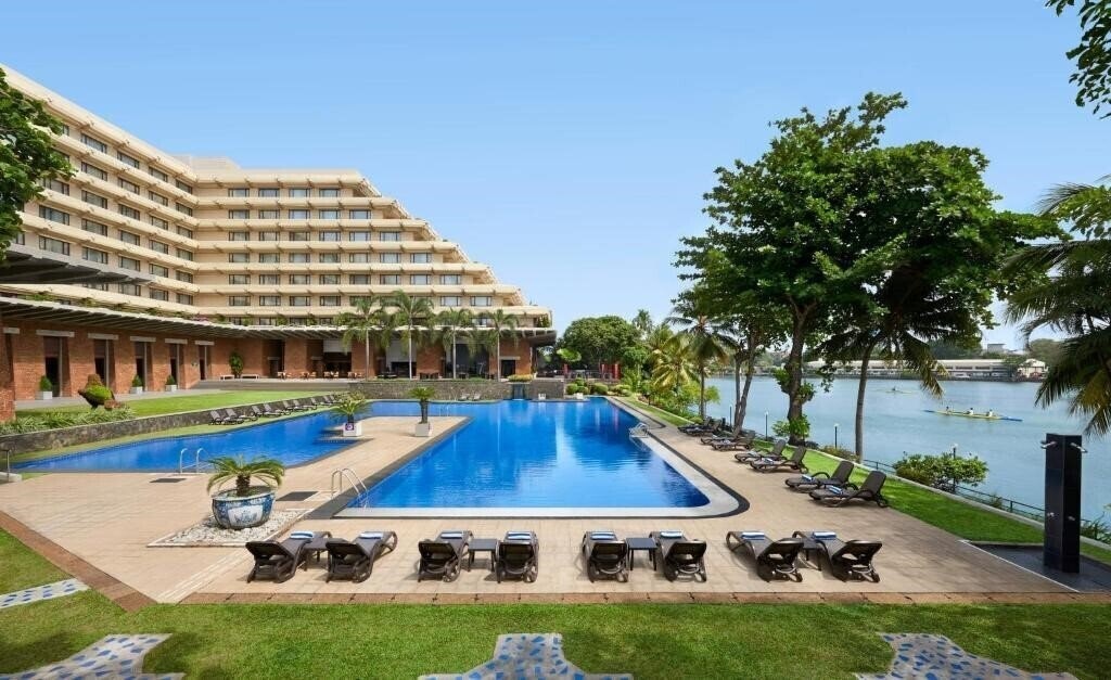 Отель Cinnamon Lakeside Colombo 5*
