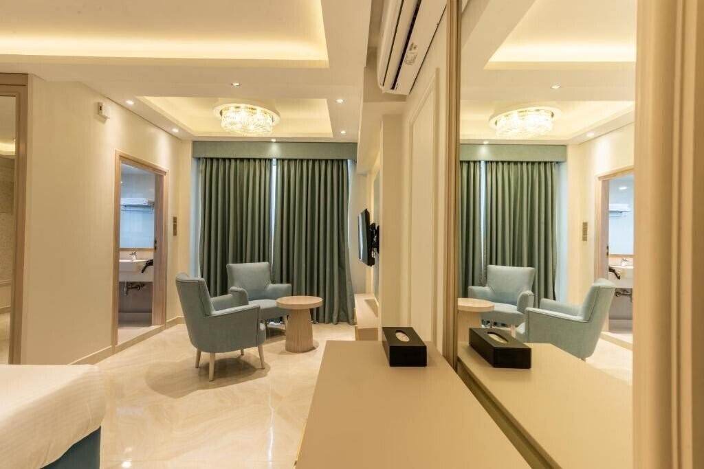 Отель Marina Bay Colombo 4*