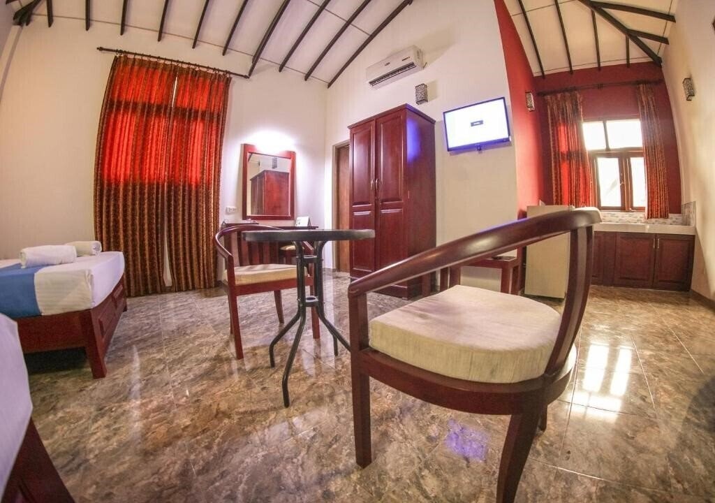 Вид White Rose Beach Resort (ex. Sunset Beach Resort Marawila) 2*