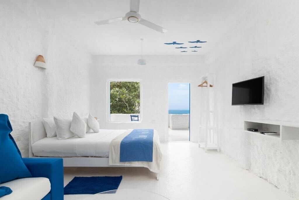 Картинка Talalla Blue Beach Villa вилла
